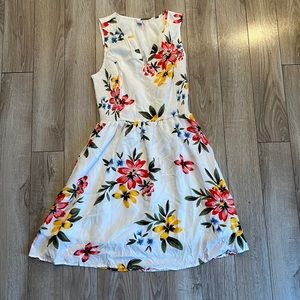 M Tall Old Navy White Floral Dress
